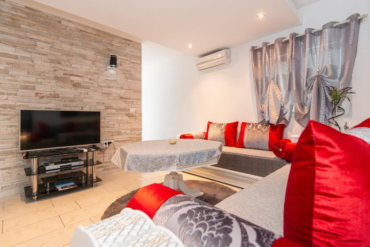 Sea Star Apartment Tivat Buitenkant foto