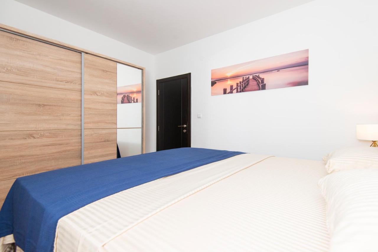 Sea Star Apartment Tivat Buitenkant foto