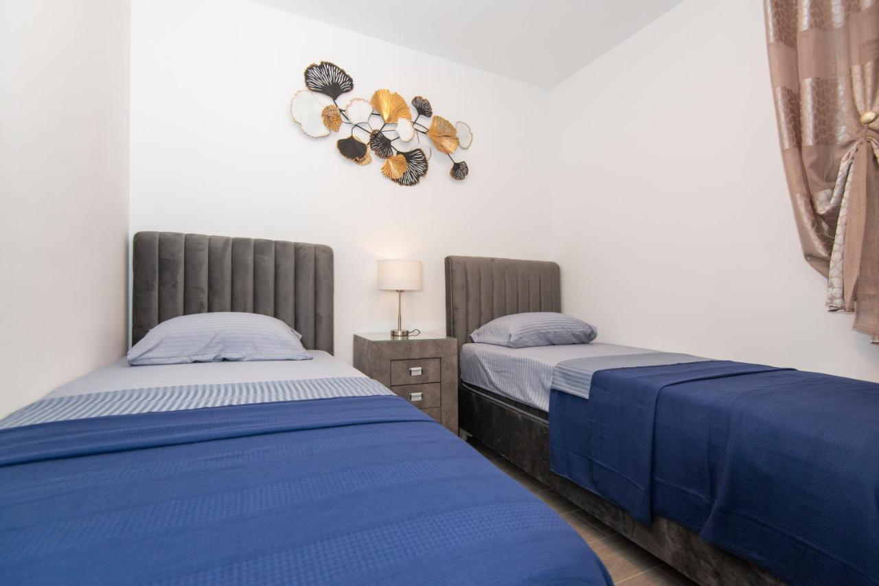 Sea Star Apartment Tivat Buitenkant foto