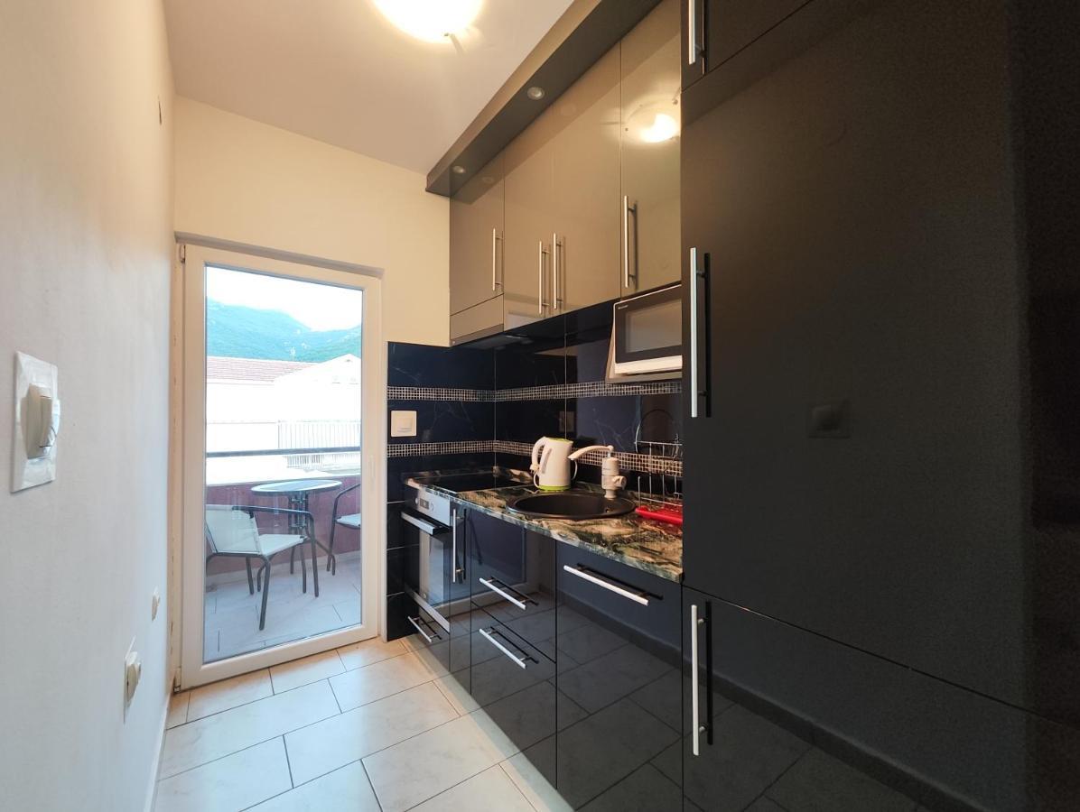 Sea Star Apartment Tivat Buitenkant foto
