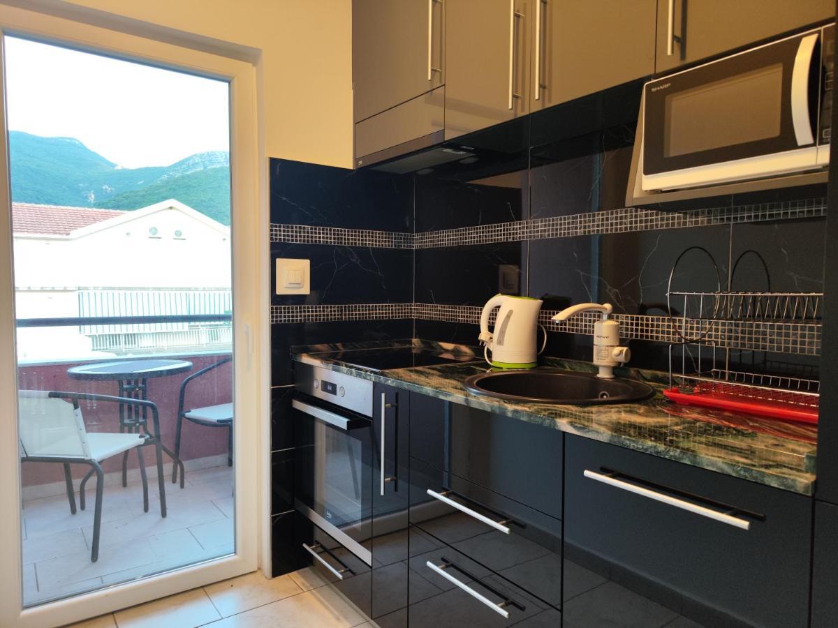 Sea Star Apartment Tivat Buitenkant foto